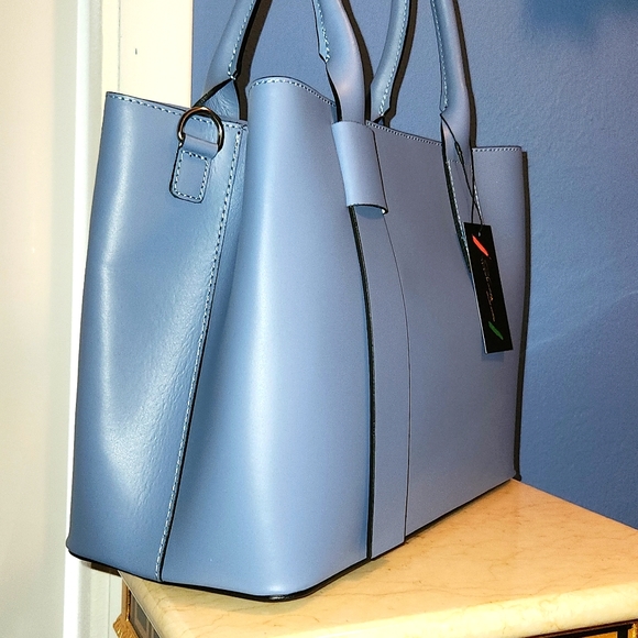SB95192 💯 🇮🇹 ITALIAN smooth LEATHER 🇮🇹 NWT Crossbody bag, light blue 💙 - Picture 3 of 3